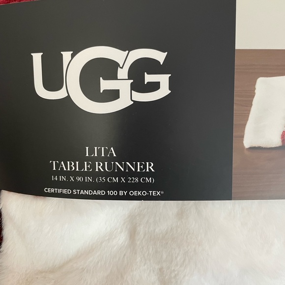 Ugg lita table runner in red or white- one - Picture 7 of 9